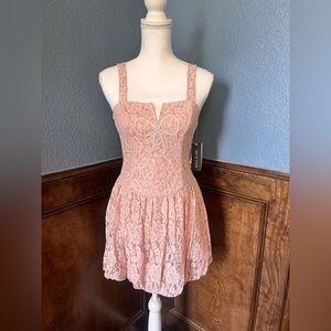 🆕 Seni & Cade Blush Pink Lace Mini Dress Beaded Bow Detail